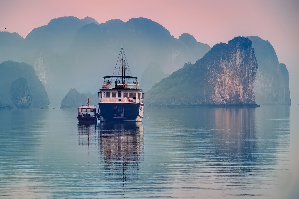 The original photograph, a boat in the bay, with the empty space the tool fills on both sides